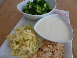Brokkoli Salat mit Apfel und Mandeln (5)_kompr.